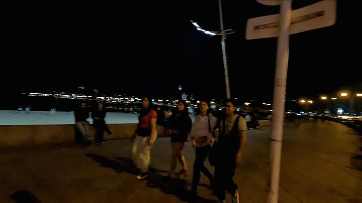 花了6000元在海上吃西餐,花了8000块钱到河里面吃一顿饭