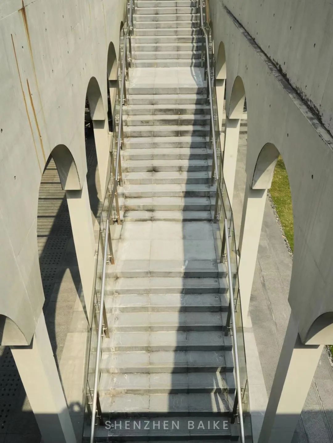 没想到这个设计公社里，还藏了个“小欧洲”和“魔法阵”——