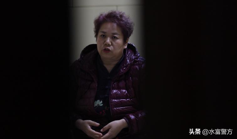 抱着“师父”画像不许人碰，大肆为境外“师父”敛财……他们，为何如此疯迷？