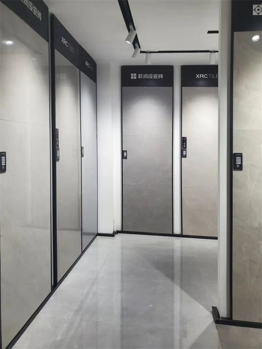 新润成瓷砖店面,新润成瓷砖无为旗舰店