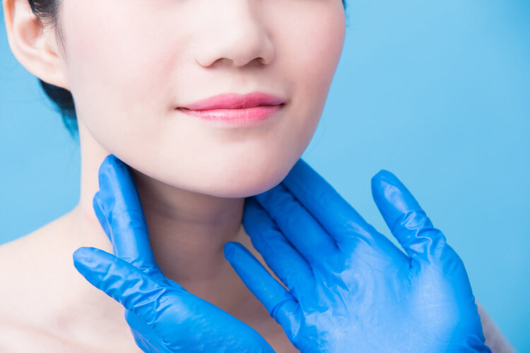 甲状腺不好身体会出现三个变化,甲状腺有问题会有什么症状和反应