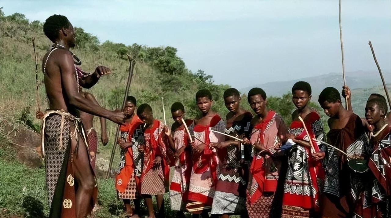 艾滋病在非洲小国肆虐，为了预防疾病，国王：女性全国不得穿裤子