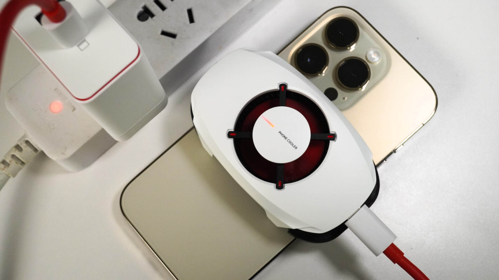 把手机冻感冒了,一加27w冰点散热背夹测评