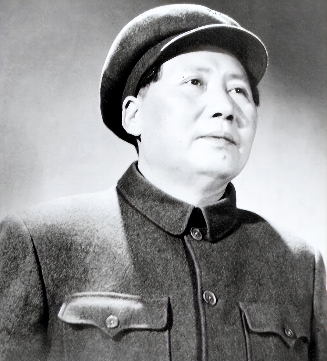 邓华缴获5箱白金龙香烟，仅分毛*东泽**1支，主席笑言：真是财不露白