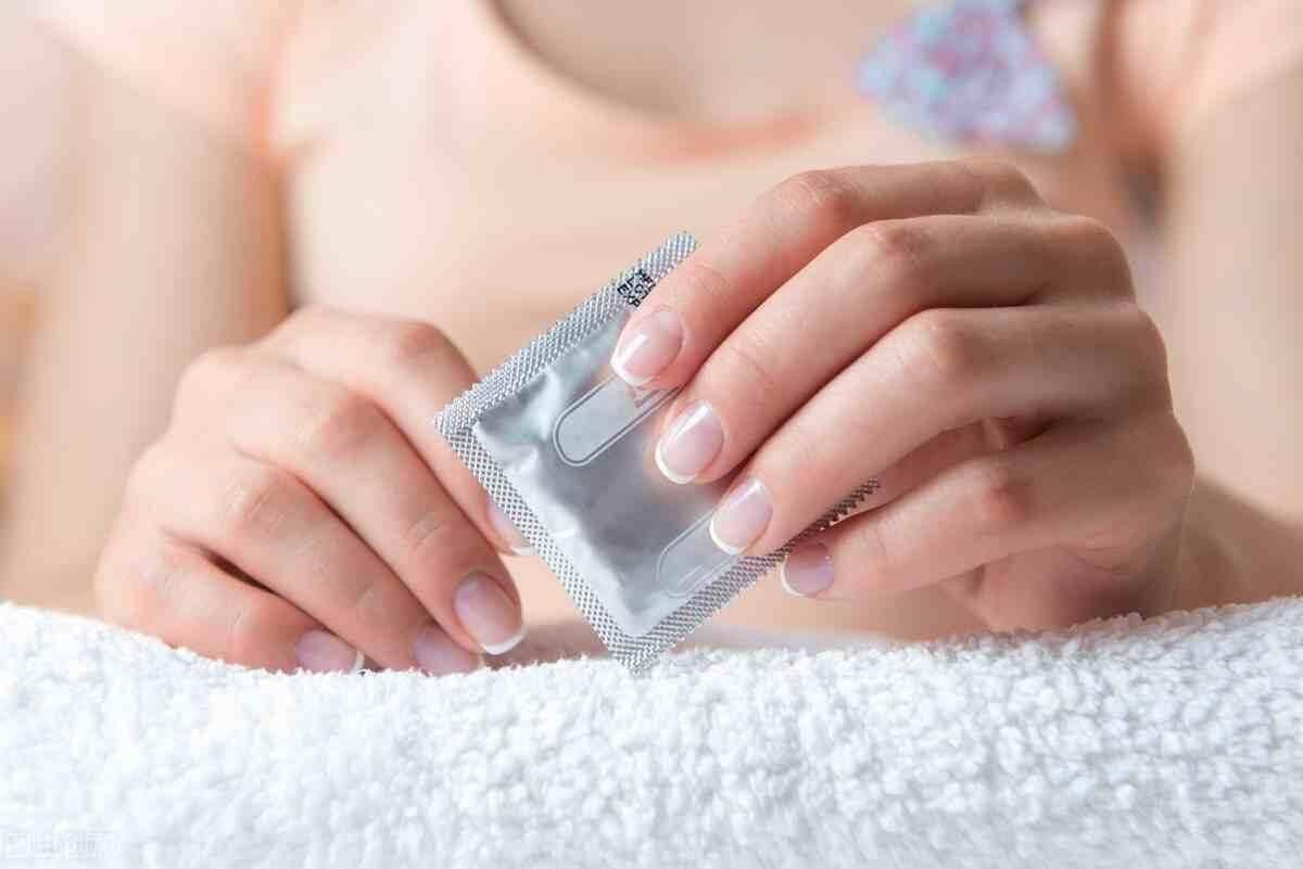 “安全套”真的安全吗？医生：不论男女，2个副作用要了解！