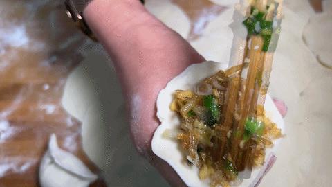 水煎包要想好吃，关键记住这两点，底部金黄，蓬松柔软，馅料鲜美