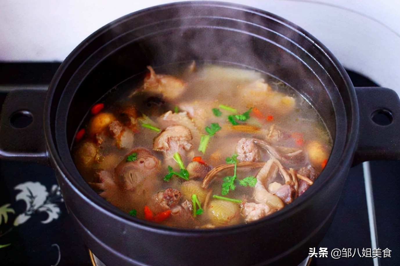 家常鸡汤放什么料炖才好喝,鸡汤放什么料炖的好喝