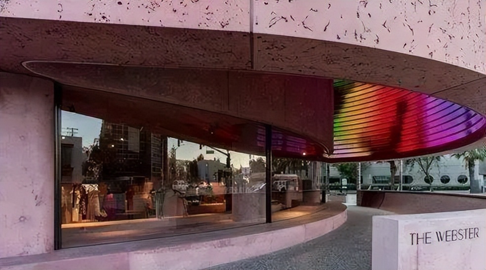 2023户外广告预算怎么投？投沉浸式地标大屏融合商业与艺术！