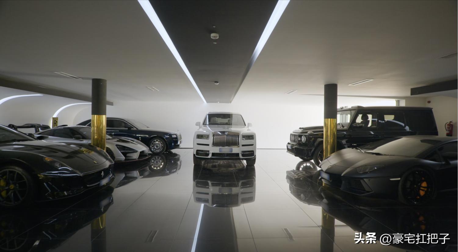 C罗9套豪宅曝光，女友花半小时才走到客厅，车库有超20辆顶级跑车