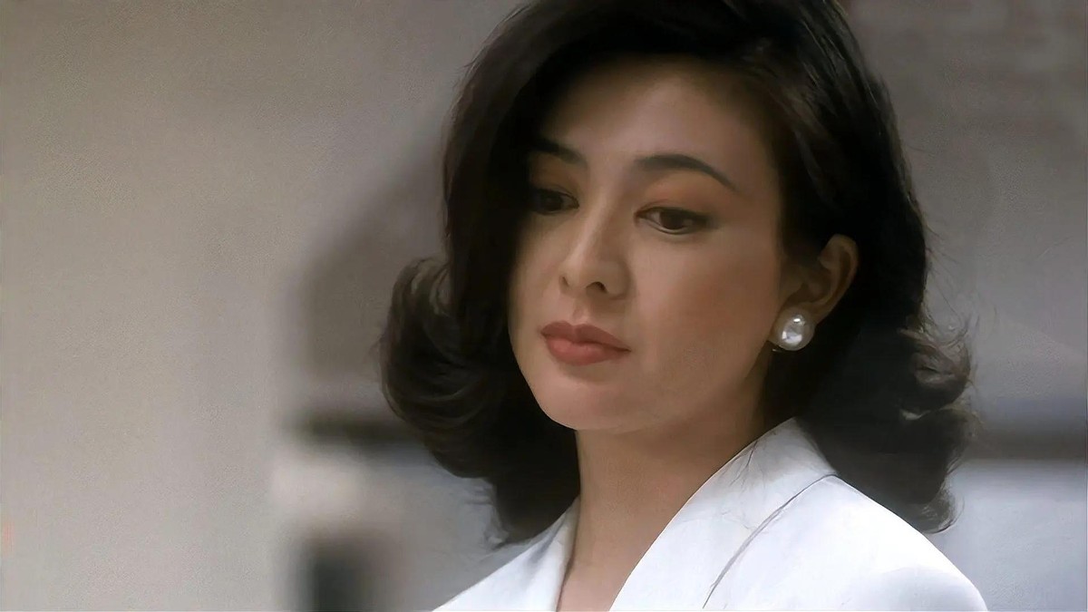 59岁关之琳罕见现身,55岁的关之琳难掩时光痕迹