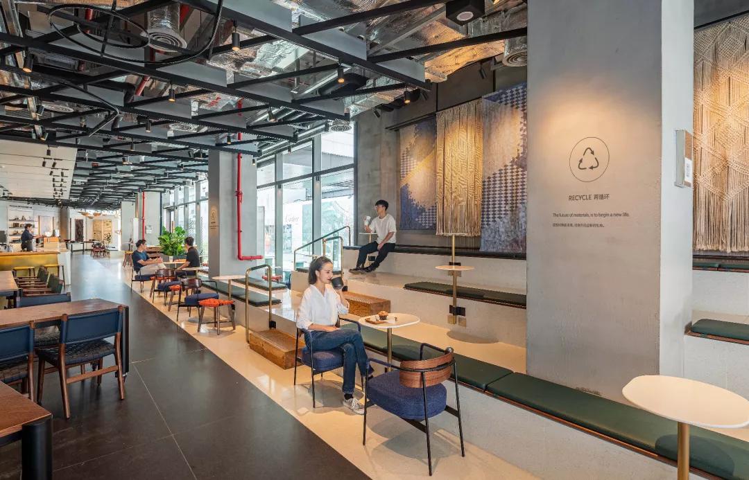 中国首家星巴克“共享办公店”开业，可以到星巴克“打卡上班”了