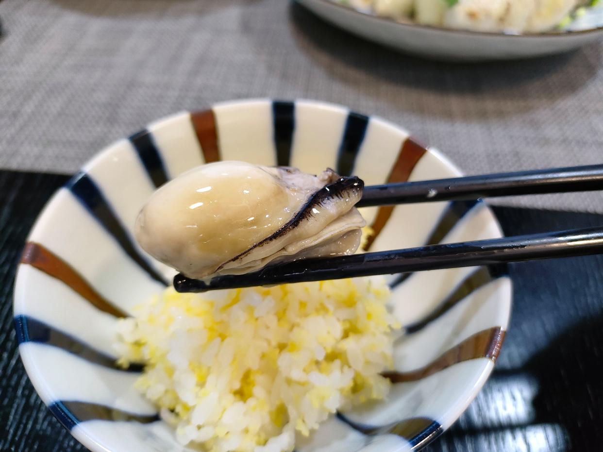 生蚝煮几分钟最好吃最嫩,生蚝最简单的不开壳的吃法