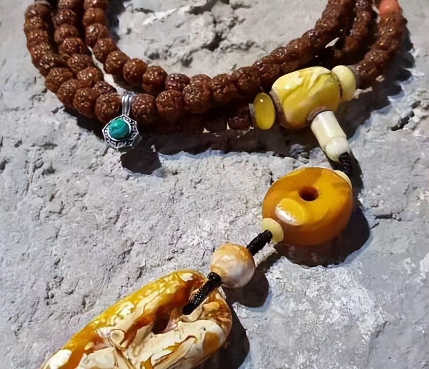 俄料老熟度怎么看,乌料和俄料蜜蜡盘出来区别