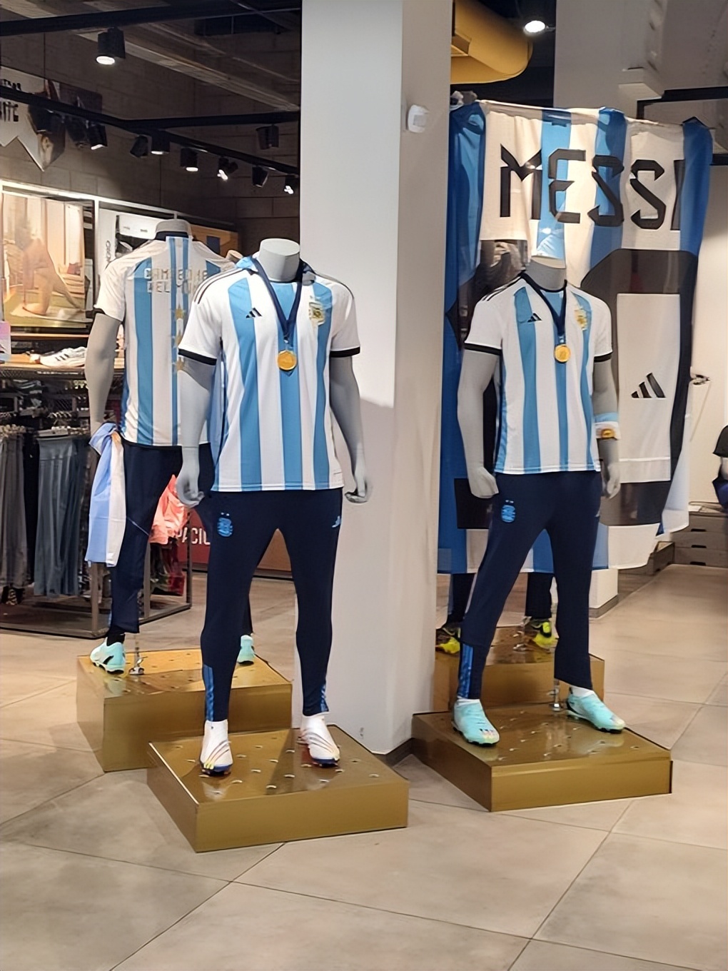 梅西同款阿根廷球衣,梅西阿根廷冠军球衣价值
