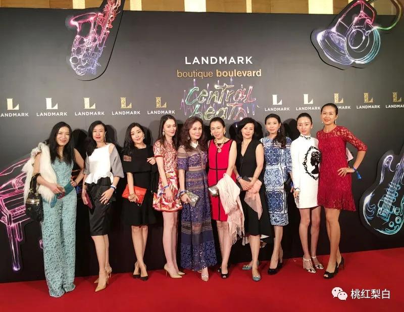 有钱人的名利场：甘比为什么要巴结82岁的他？