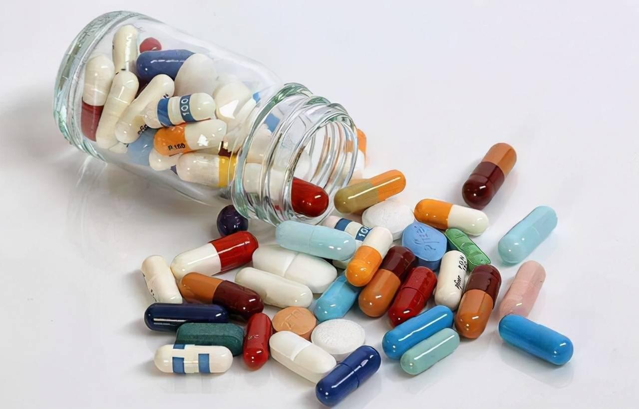 哪些药物不宜嚼碎或掰开,提醒这些药掰开吃无效或有毒