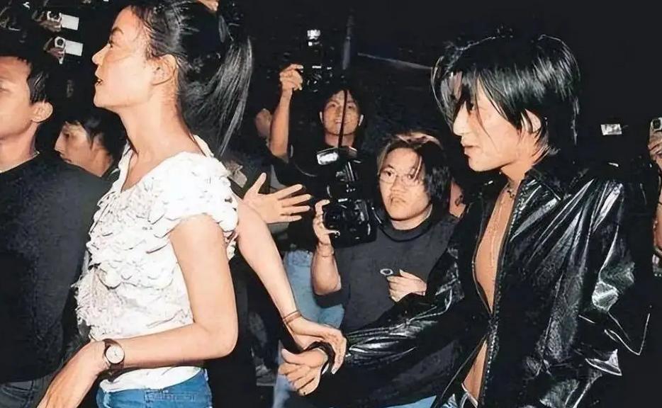 给张柏芝送钻石包包，却给王菲送作品，足以看出谢霆锋更爱谁！