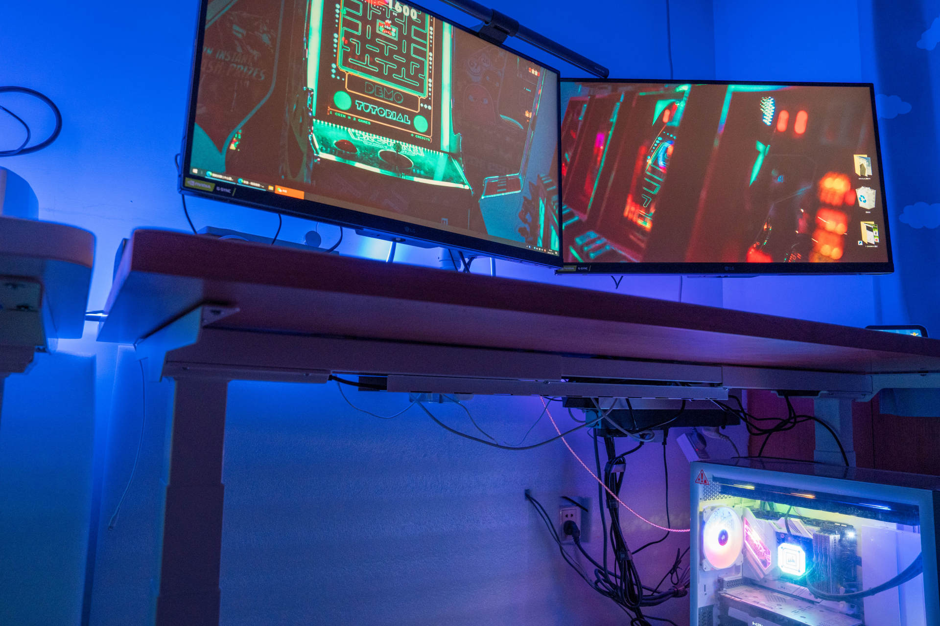 乱七八糟的电脑桌,笔记本电脑桌桌椅