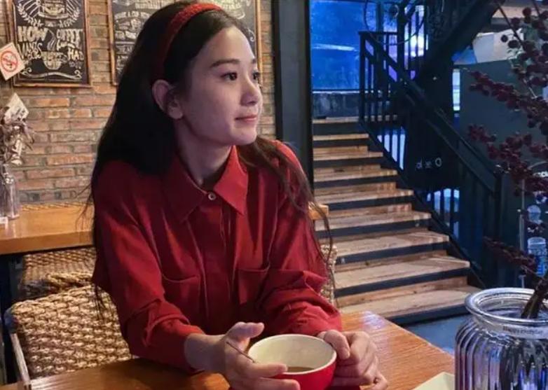 最年轻的董事长张曼如最新照,19岁董事长张曼如现状