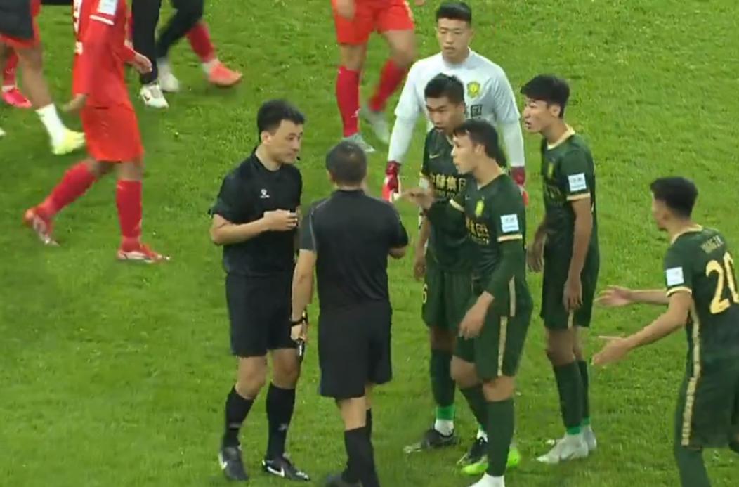 足协杯国安点球引争议完整版,足协杯判罚引爆争议