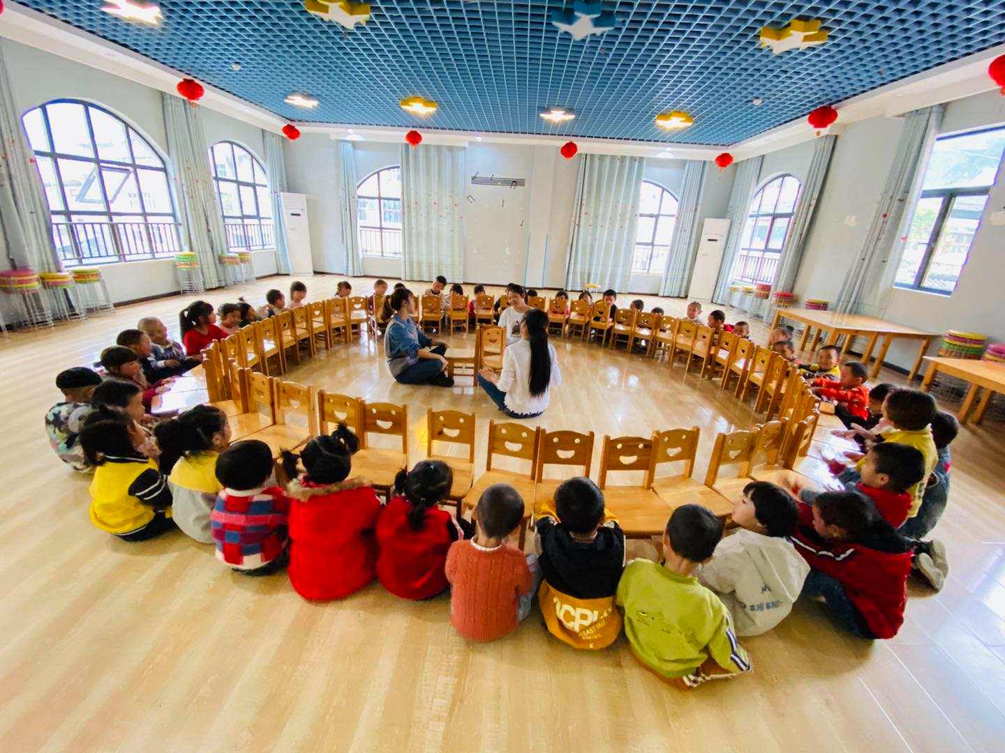 幼儿园学生家长明着“抢衣服”？因撞衫把名牌换山寨，吃相太难看