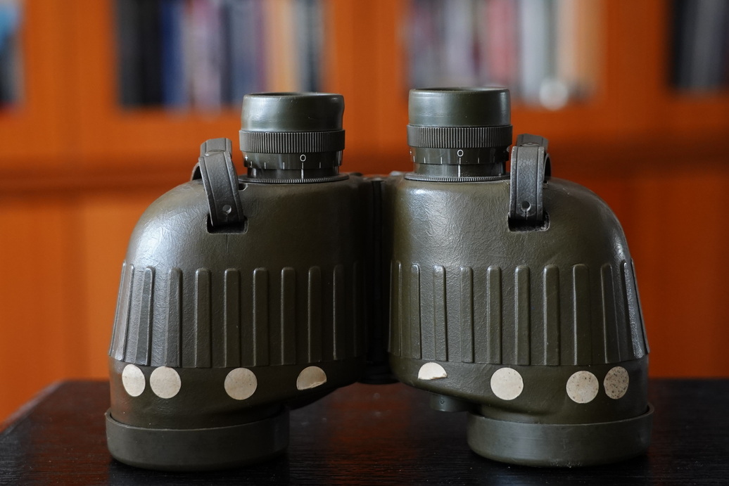 一树梨花压海棠:是*用军**望远镜好?还是名牌望远镜好?