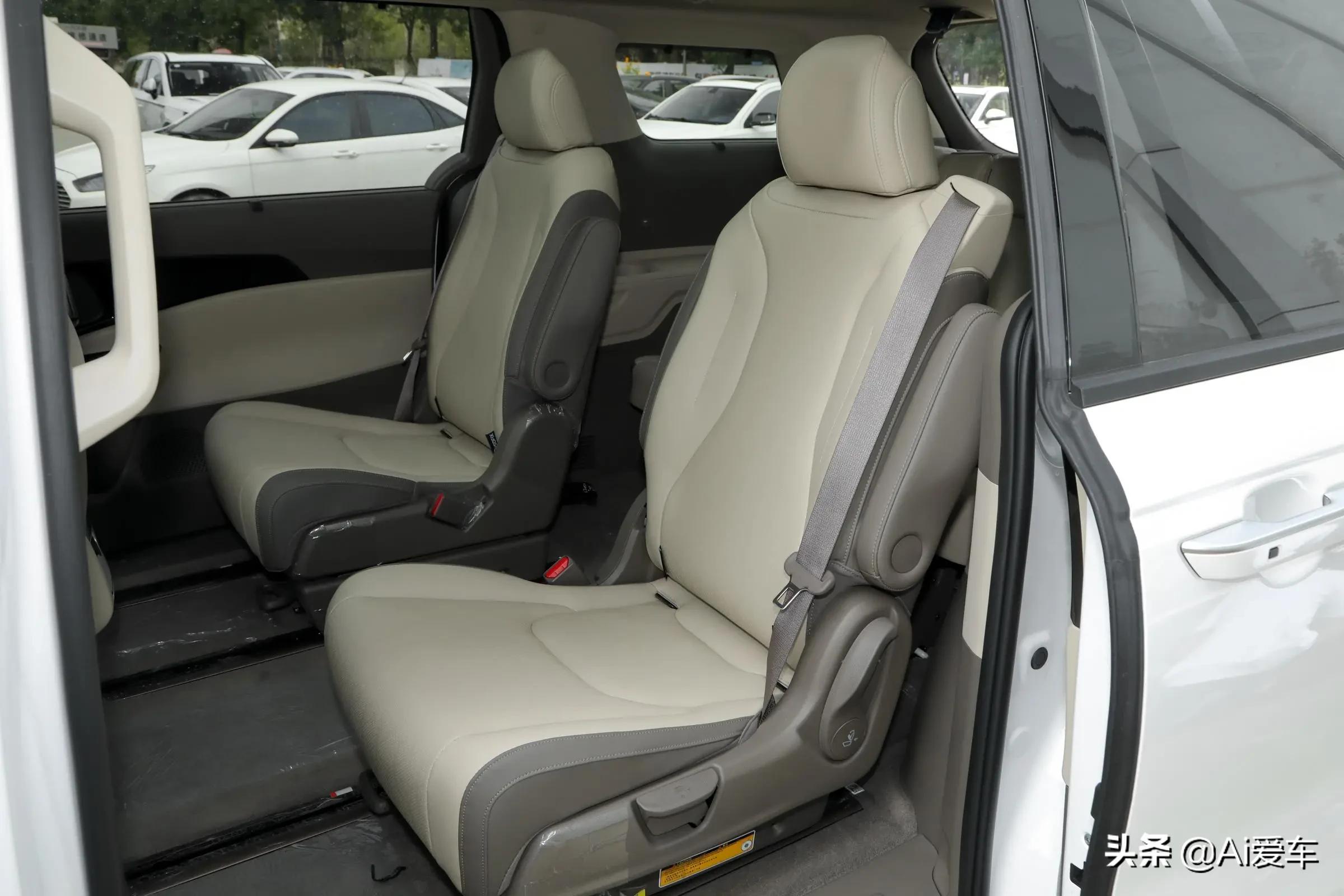 最新款起亚嘉华商务车操作,七座进口起亚嘉华商务车