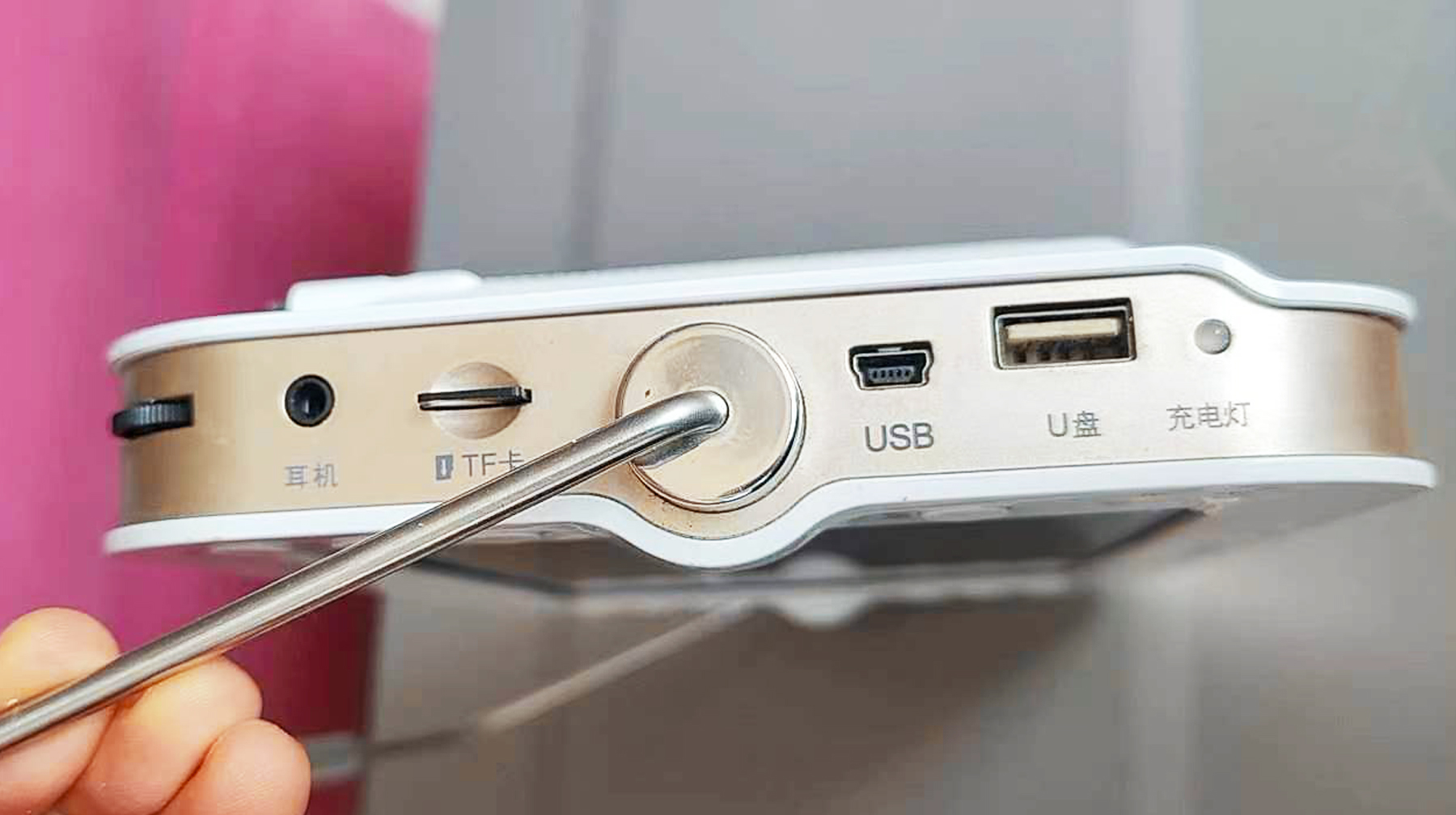 平板电脑和可移动电视,看着像平板的电脑