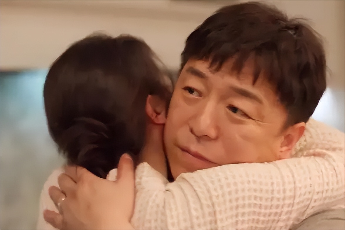 伸舌头、嘴亲肿，“中老年”演员吻戏不忍直视，一个比一个辣眼睛