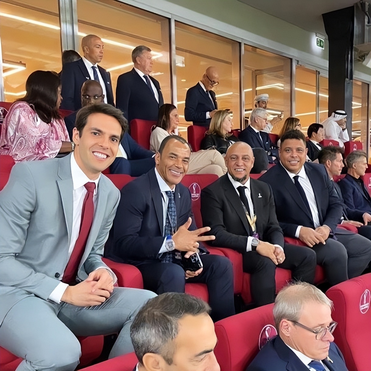 卡卡是足球界的颜值巅峰的照片,足球金童卡卡最新消息