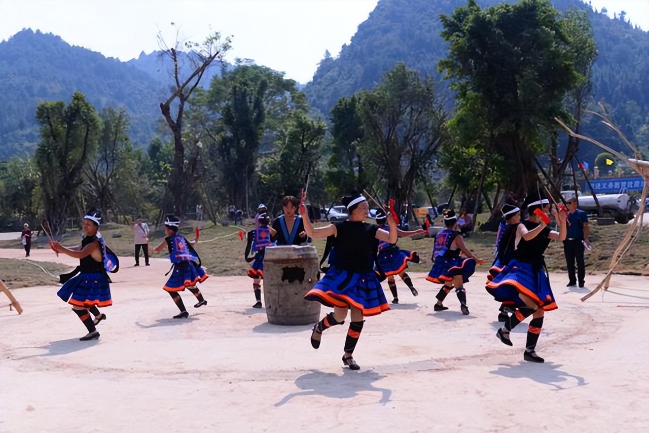 白裤瑶族人图片,白裤瑶族服饰有多惊艳