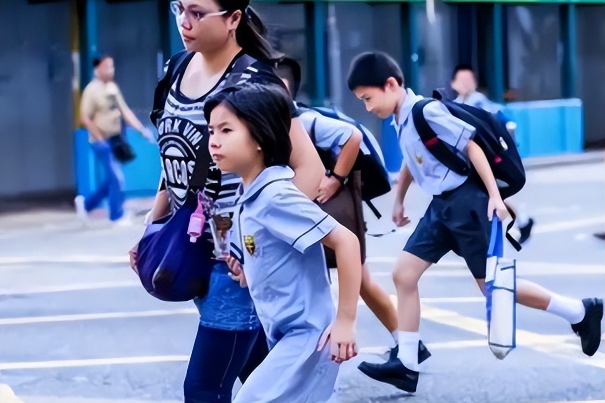家长糊弄式早餐,小学生敷衍式早餐