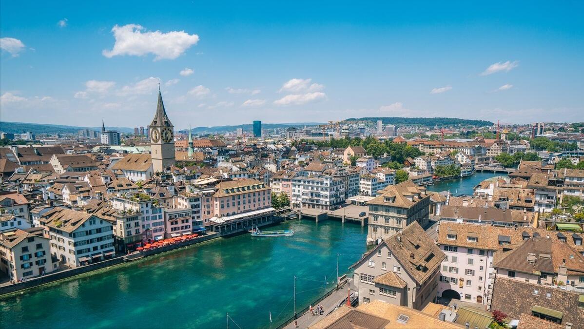 美元衰落欧元崛起,美元比欧元坚挺吗