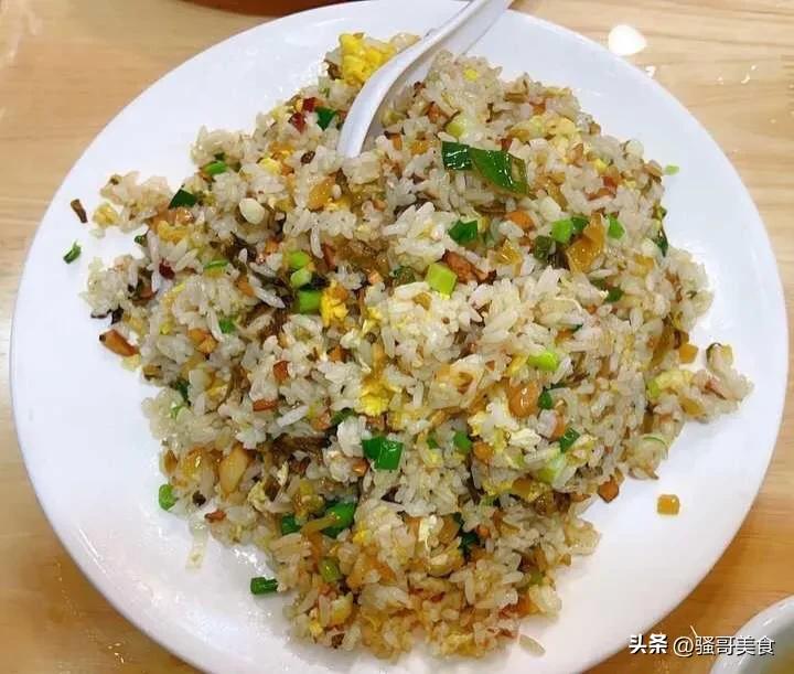 理发师惨遭离婚，转店买车游黄山，放飞自我