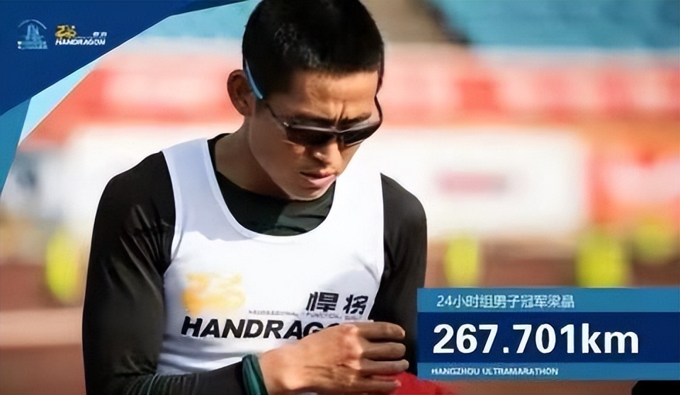 他被日本冠军称为英雄，21年却因跑马拉松遇难，2岁女儿替父领奖