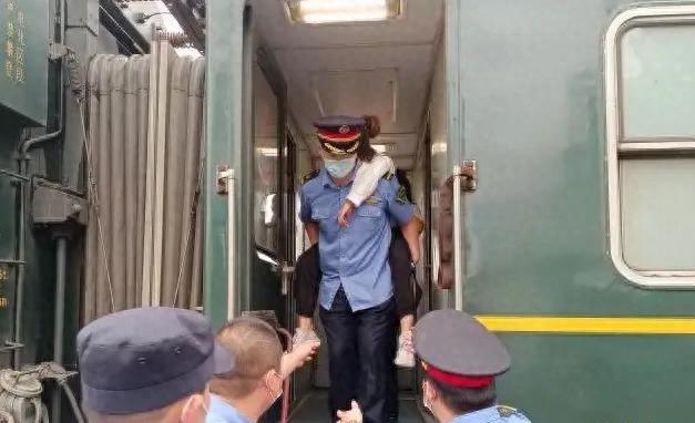 上海铁路上班一个月工资多少,上海铁路职工收入