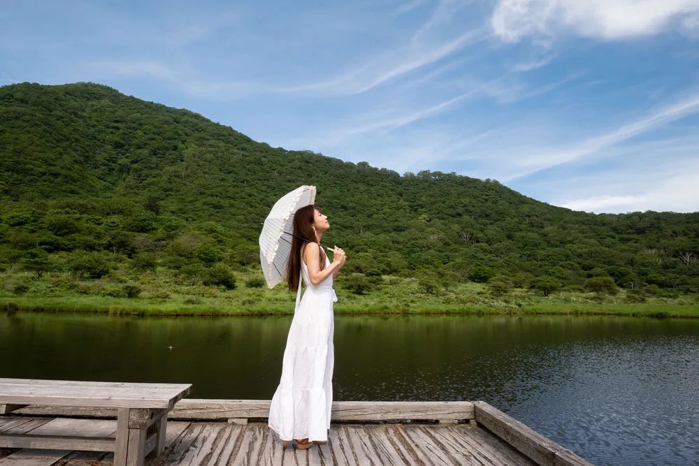 见人少说话管住嘴遇事少掺和,成年人最大的清醒懂得顺势而为