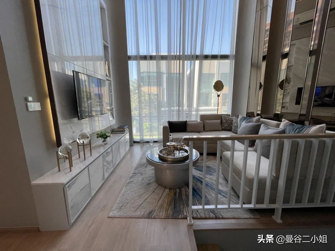 只要100多万的泰国三层别墅，6米挑高玻璃窗，比千万豪宅还大气