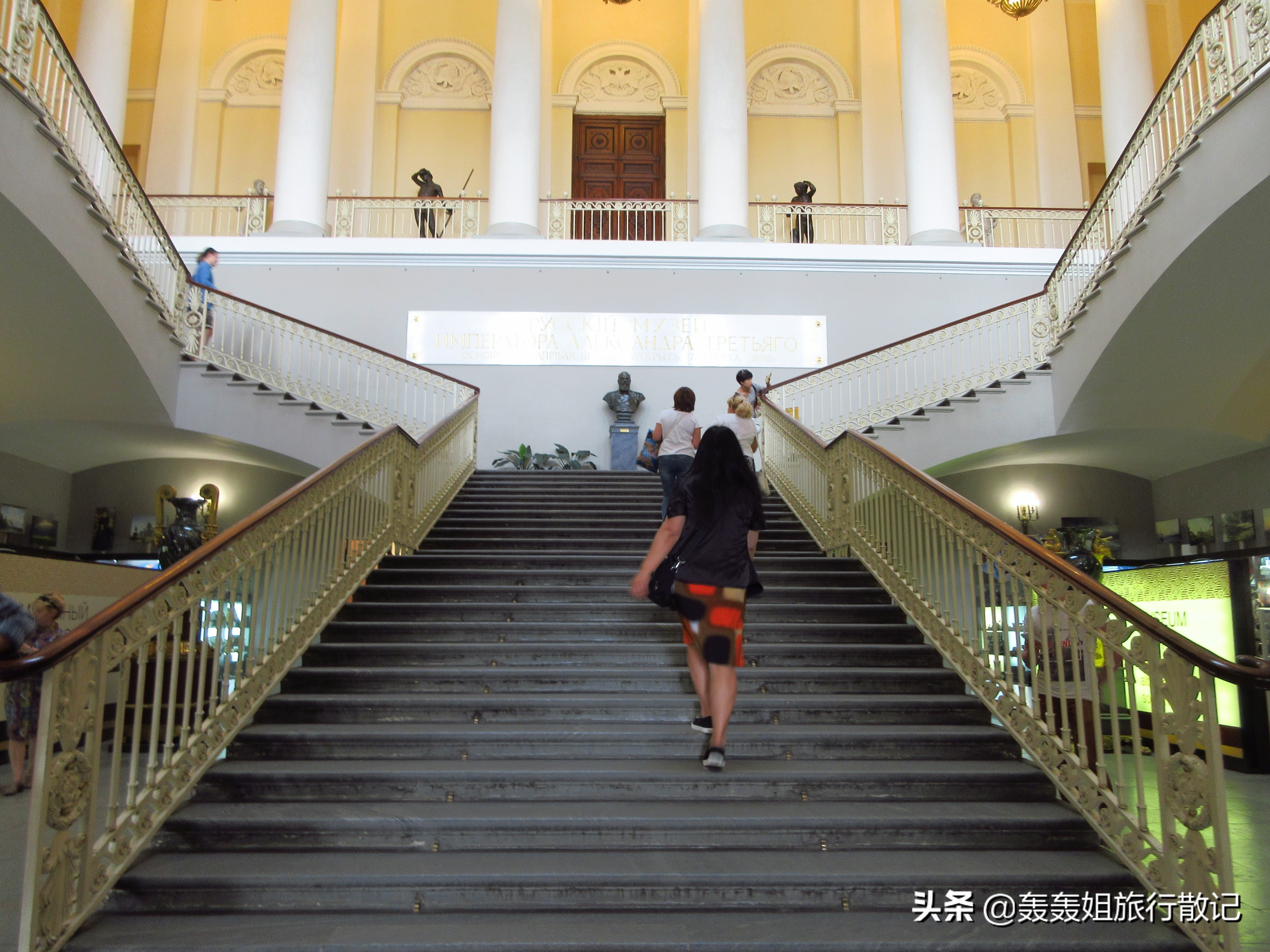 轰轰姐，莫斯科花费是转账还是刷卡？还是现钞？卢布？能讲一篇吗