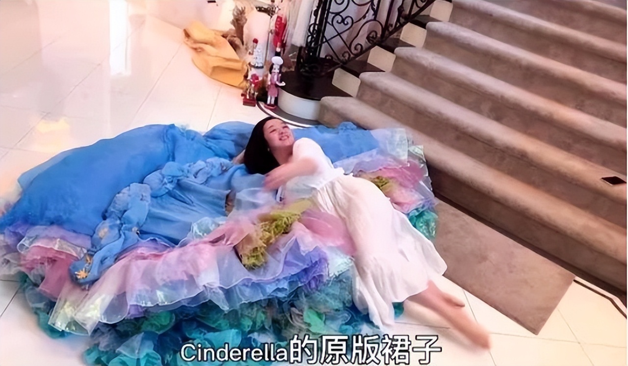 网红富婆租车拍视频装有钱人,养豹的富婆