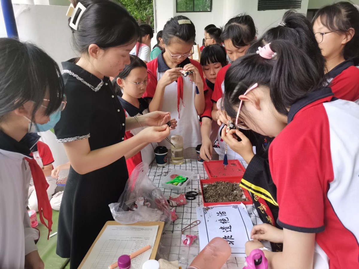 鎴愰兘涓冧腑鑲叉墠瀛﹂亾鍒嗘牎鏁欑爺,鎴愰兘涓冧腑绀惧洟