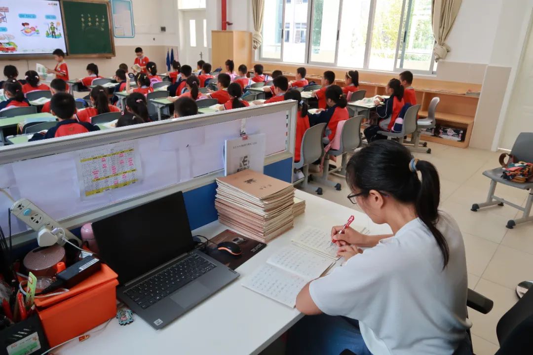 班主任14个治班妙招,班主任简短的治班方略