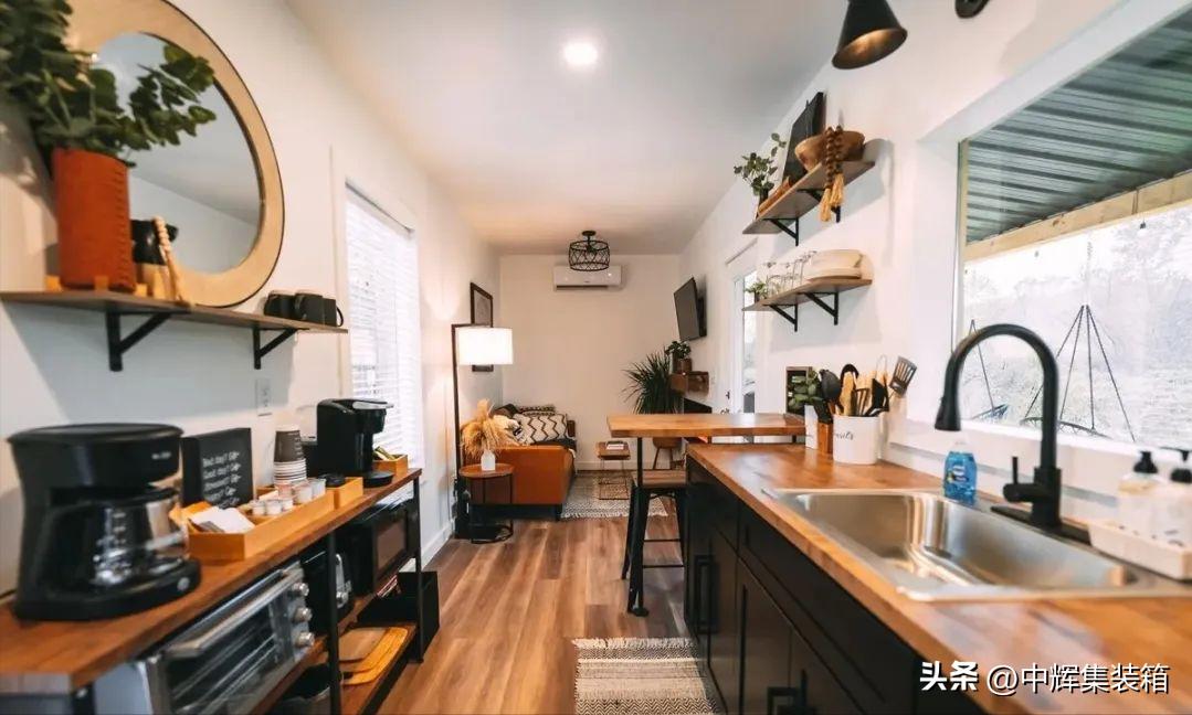 集装箱房屋 | 门前碎石小径营造 Airbnb 风格,小巧但舒适的极简设计