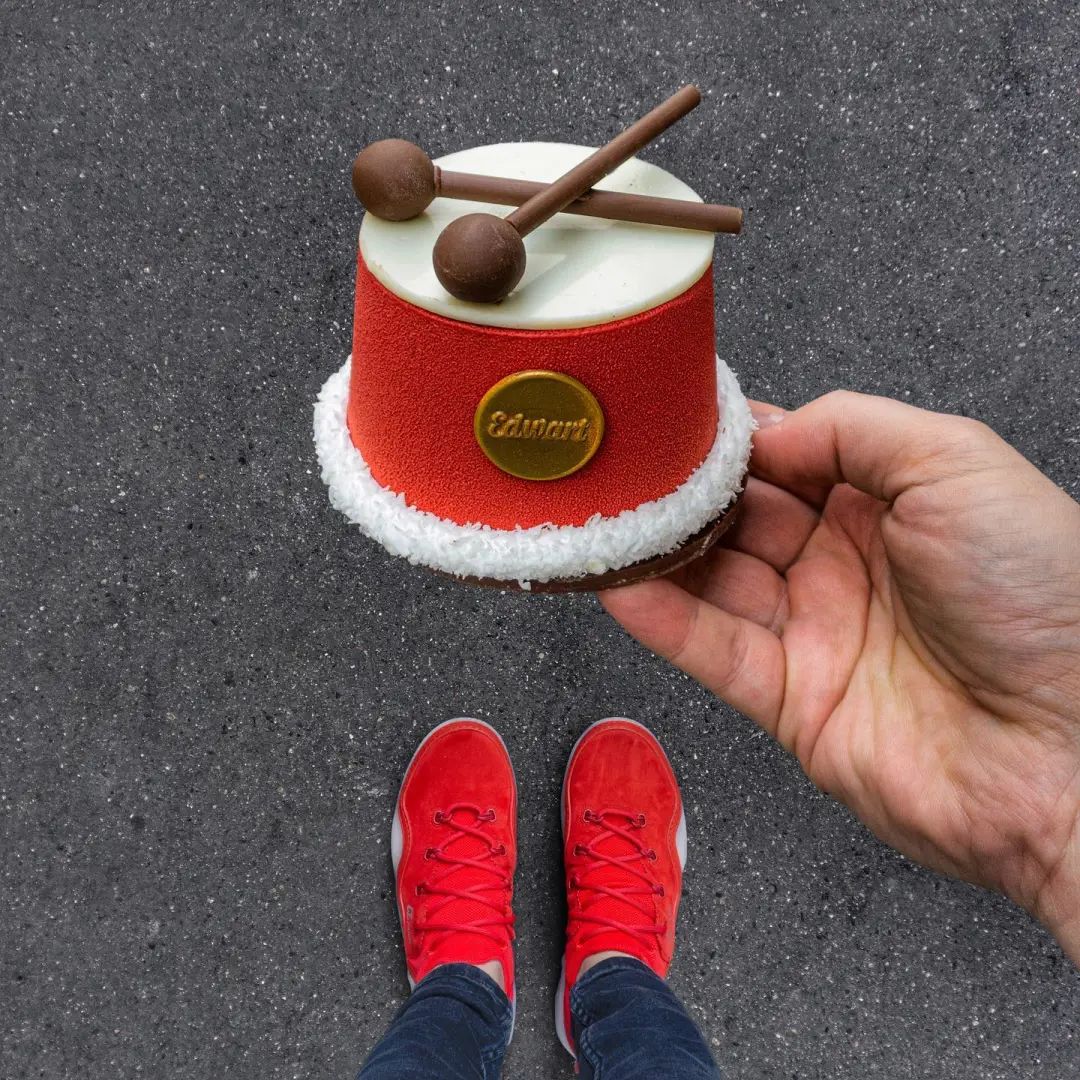 跟着「鞋子哥」逛巴黎甜品！每双鞋都适配！还能这么拍！