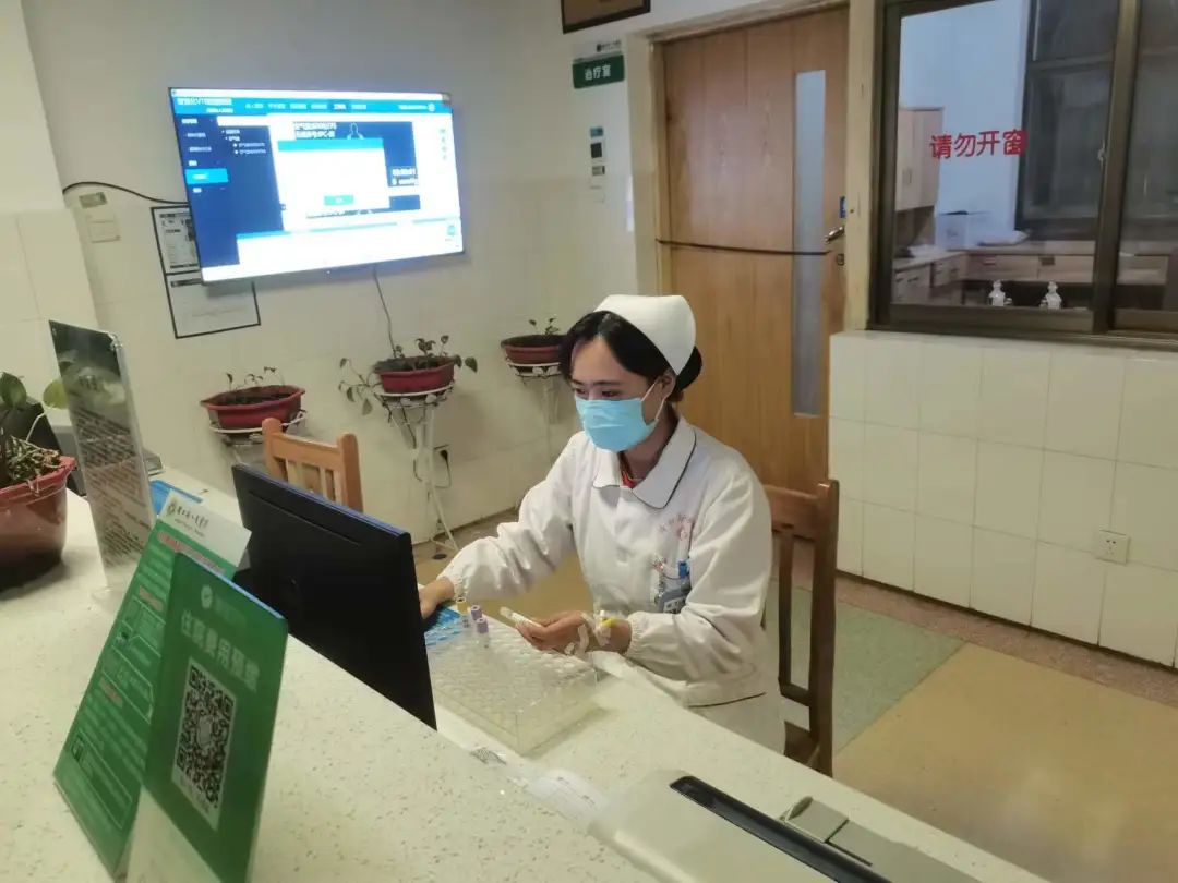 防疫第一线亮丽风景线,医护人员防疫最美背影