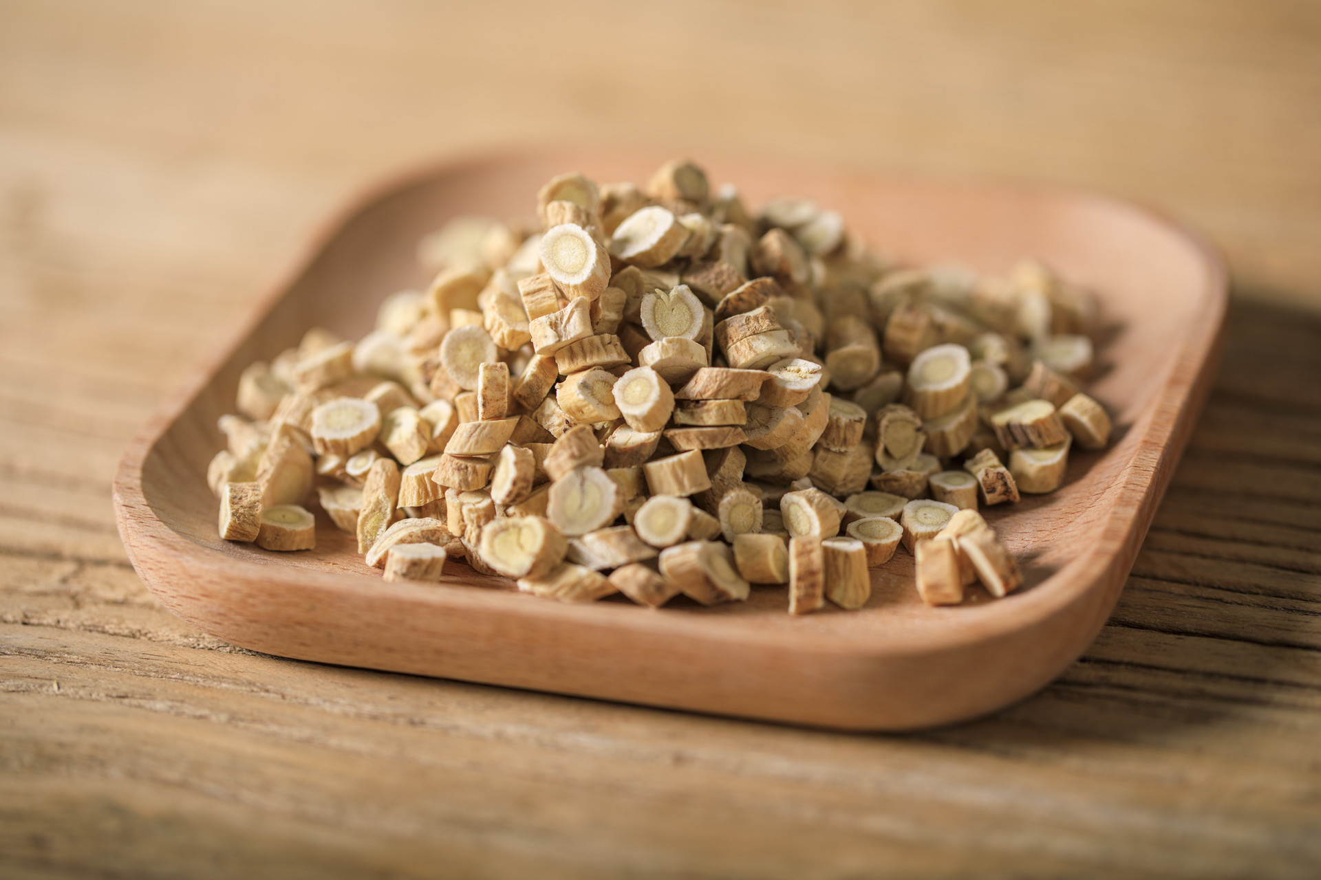 肾结石下肢浮肿,肾结石引起的腿浮肿原因