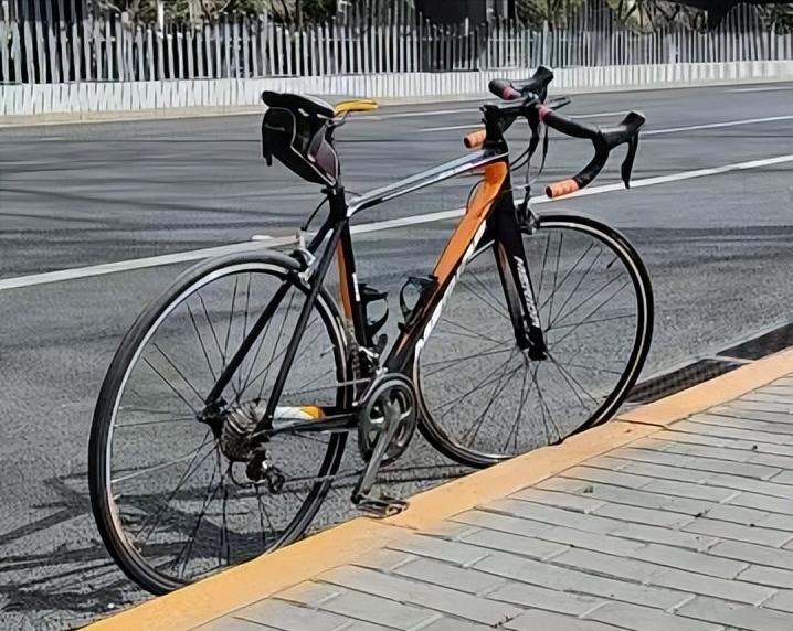 都是国产手机华为手机有何不同,国产岚图是第一吗