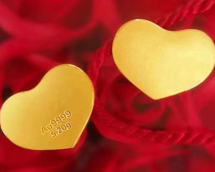 情人节送女朋友礼物女朋友回礼吗,第一次情人节送女生500的礼物