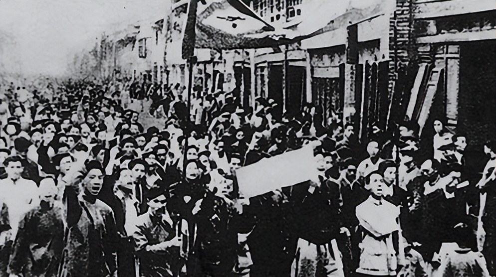 1945年,苏联红军出兵中国东北,是为了抗日还是还是另有所图呢?