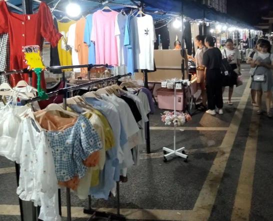 路边摊便宜的衣服哪来的,路边摊10元衣服从哪里来